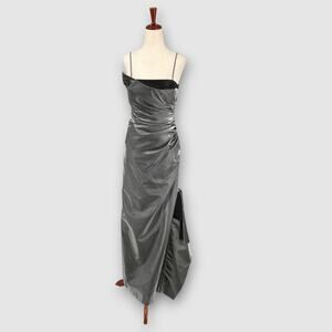90s Y2k Vintage Betsy & Adam by Linda Bernell Silver Metallic Evening Gown
